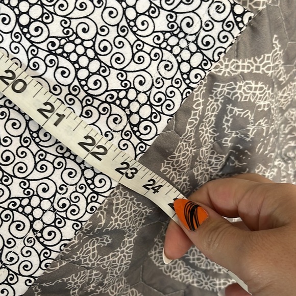 MANDARIN BLUE Active Black and White Patterned Sleeveless Tank Top Size Large - Picture 6 of 7